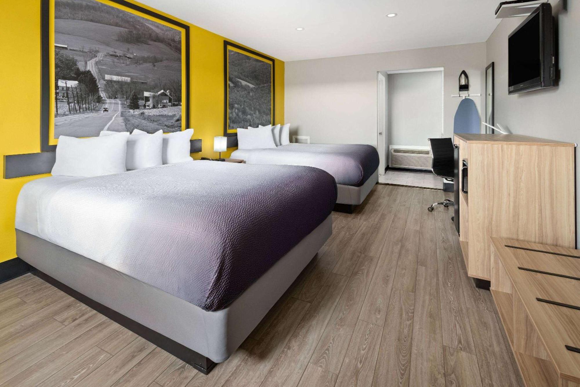 Super 8 By Wyndham Hazleton Motel Екстериор снимка