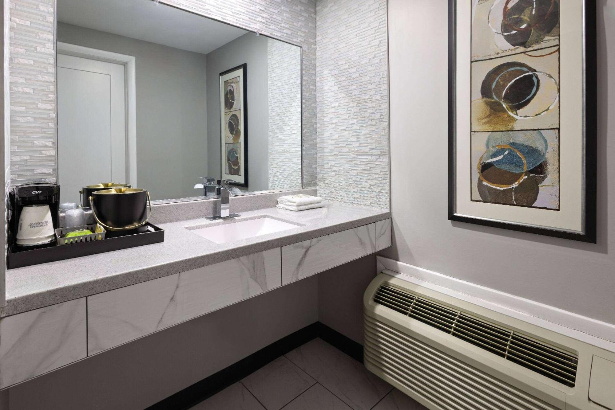Super 8 By Wyndham Hazleton Motel Екстериор снимка