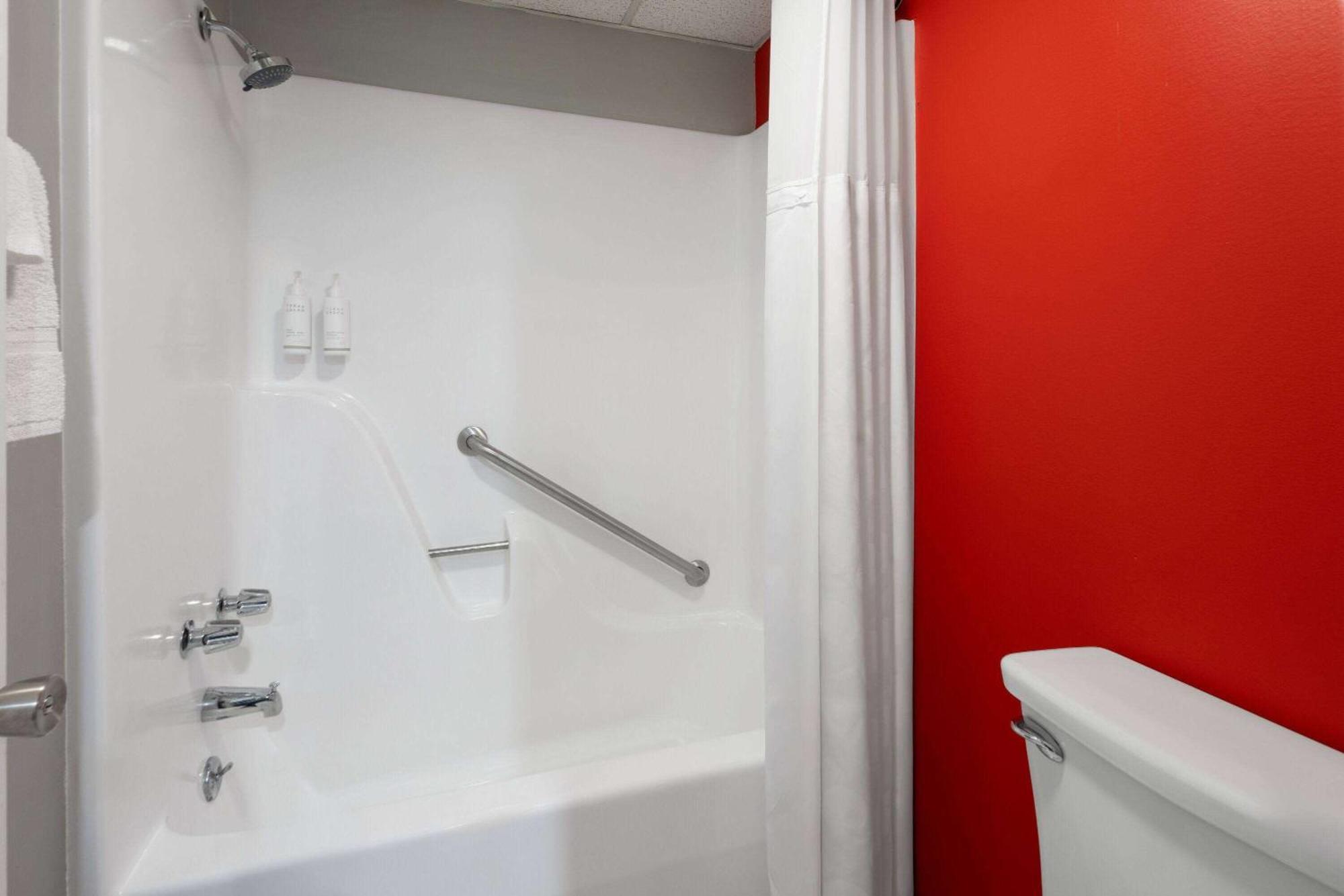 Super 8 By Wyndham Hazleton Motel Екстериор снимка