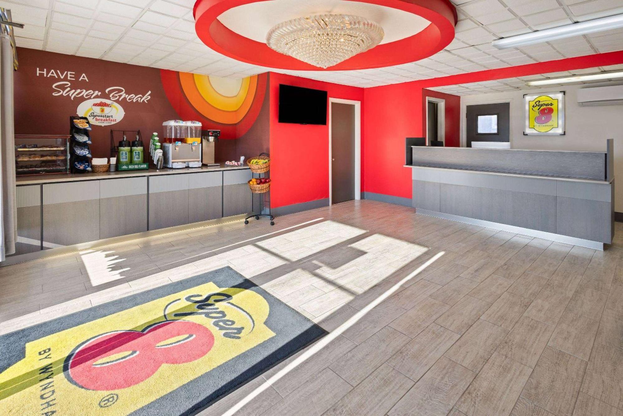 Super 8 By Wyndham Hazleton Motel Екстериор снимка