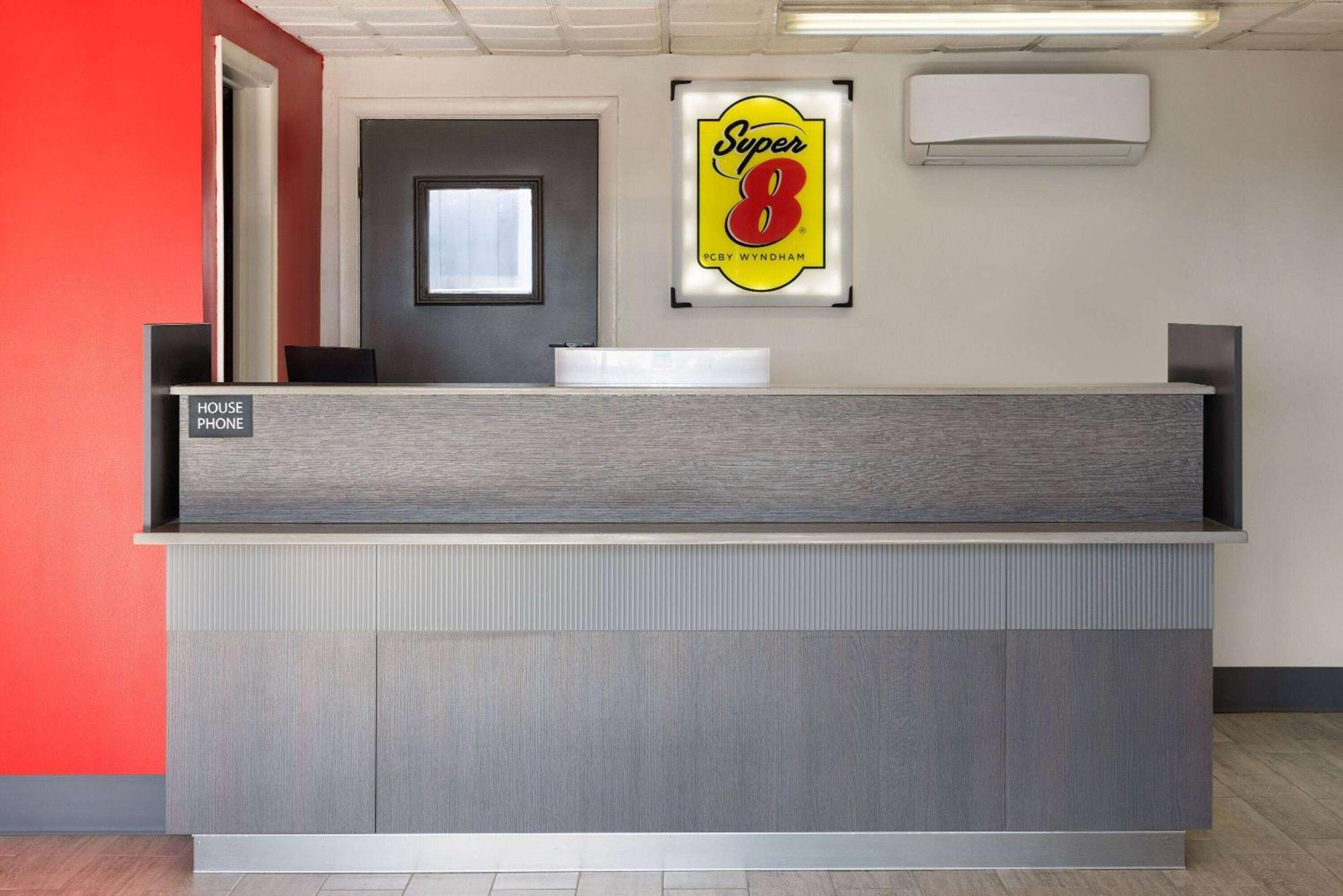 Super 8 By Wyndham Hazleton Motel Екстериор снимка