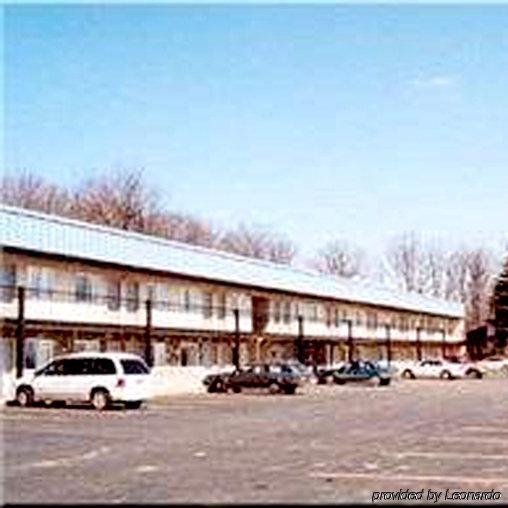 Super 8 By Wyndham Hazleton Motel Екстериор снимка